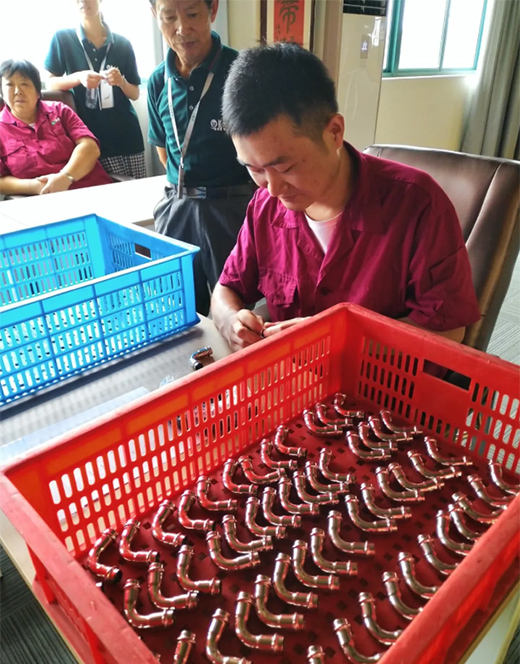 巧學善思煉精藝 沉著冷靜創佳績 金威管業技能大比武
